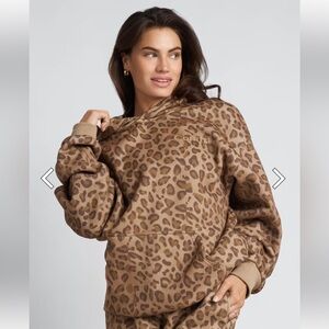 LIKE NEW Comfrt Brown Leopard Minimalist Hoodie